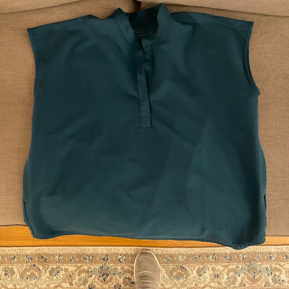 Caribbean Blue - Rafaela top - Barely Worn
- no stains or imperfections
